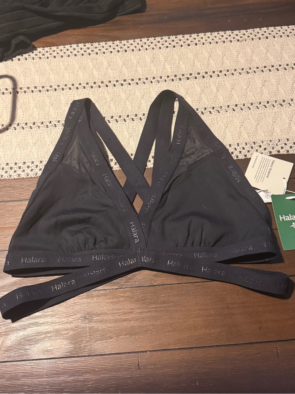 HALARA Black Cross-Back Seamless Bralette